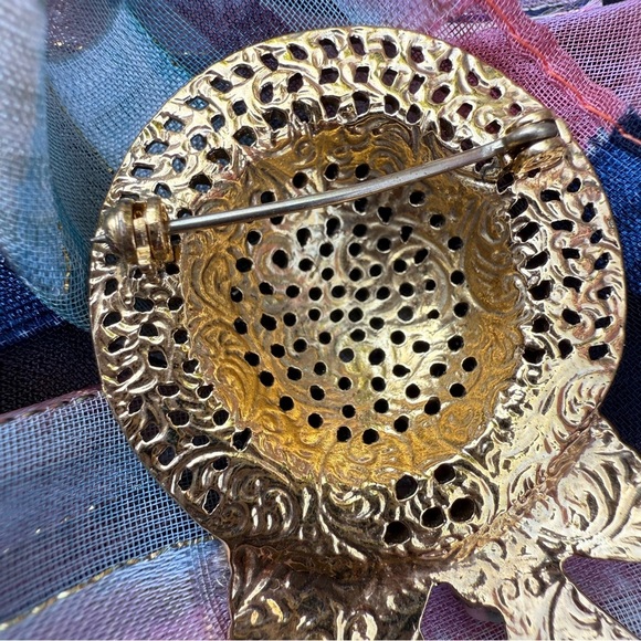 Vintage 1928 co. Victorian Gold Hat Brooch with Delicate Porcelain Rose Flowers - Picture 11 of 15